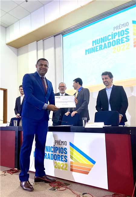 Prefeitura de Santa Bárbara recebe prêmio de boas práticas